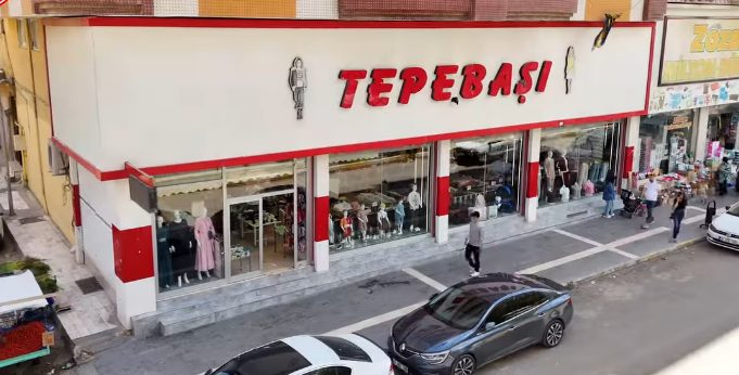 Tepebaşı Giyim Çarşısı mağaza girişi